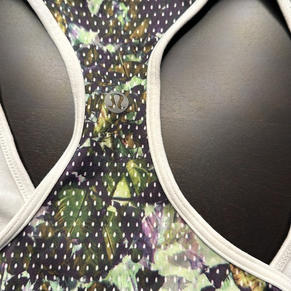 Lululemon Sz 6 tank EUC - Picture 3 of 3